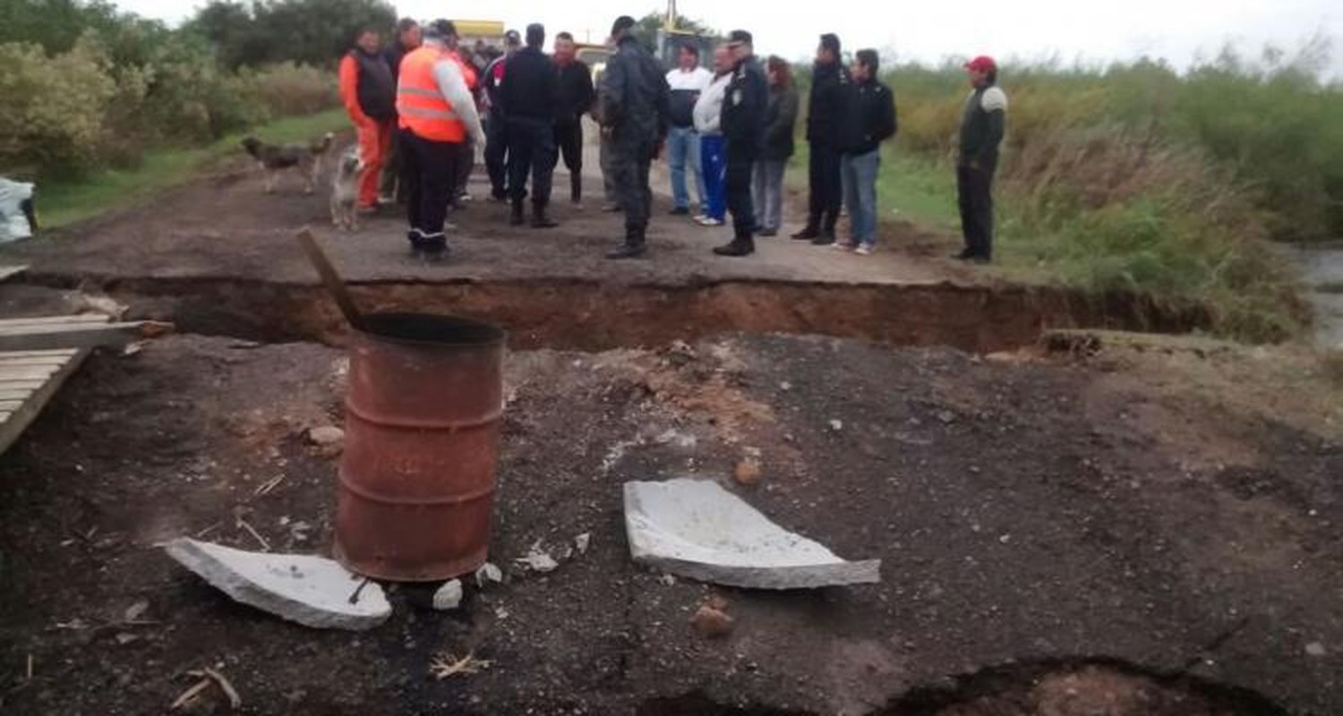 Vuelta de Obligado: Cruces entre vecinos y turistas con autoridades por el “puente provisorio”