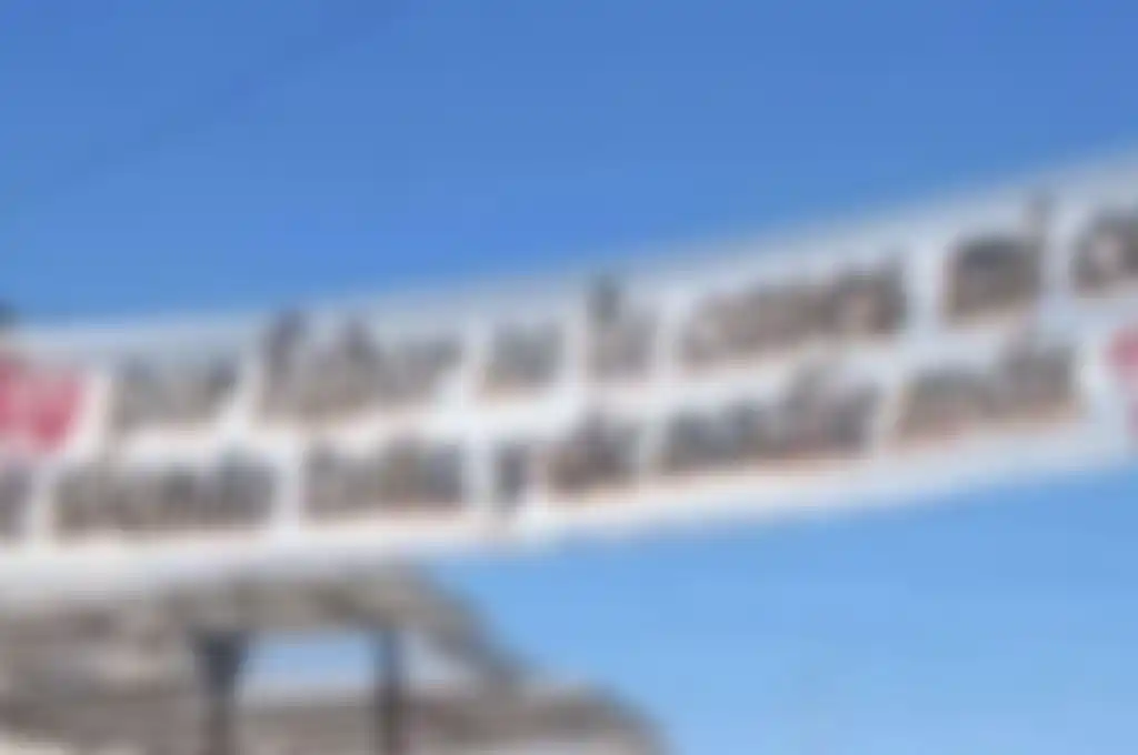 “Por favor no te cases….”: el insólito pasacalle que se viralizó en Santiago del Estero