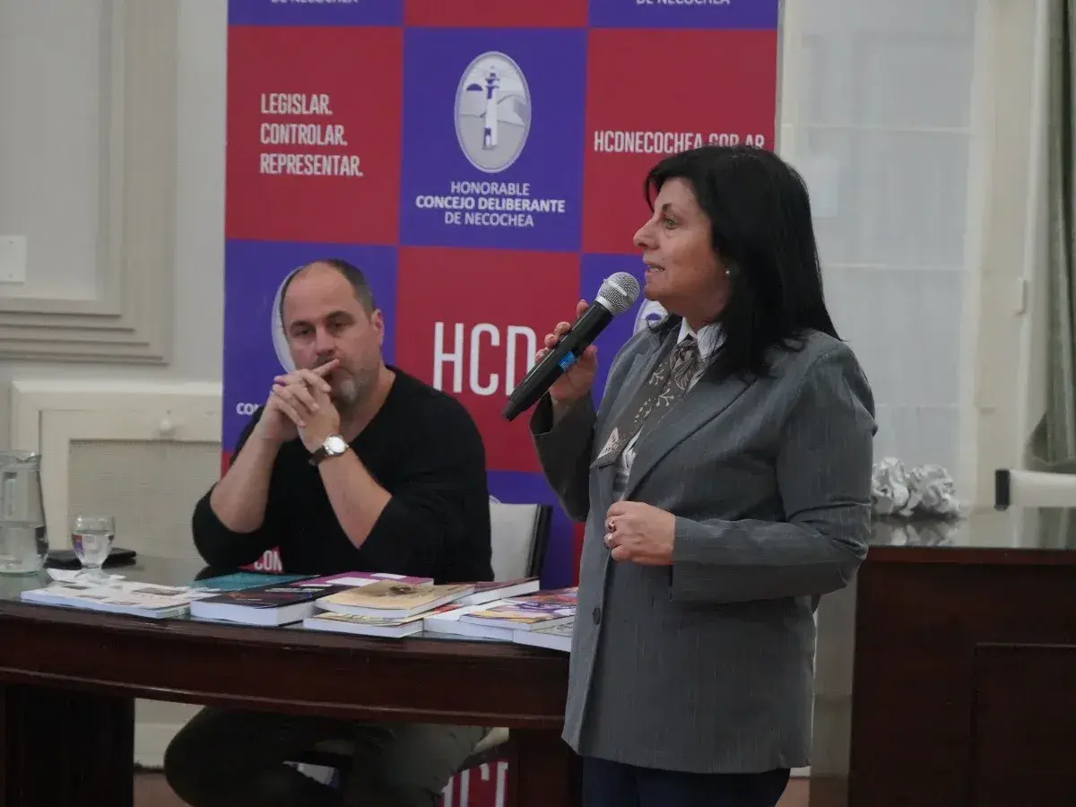 Charla. De la Editorial UNICEN en el Concejo Deliberante