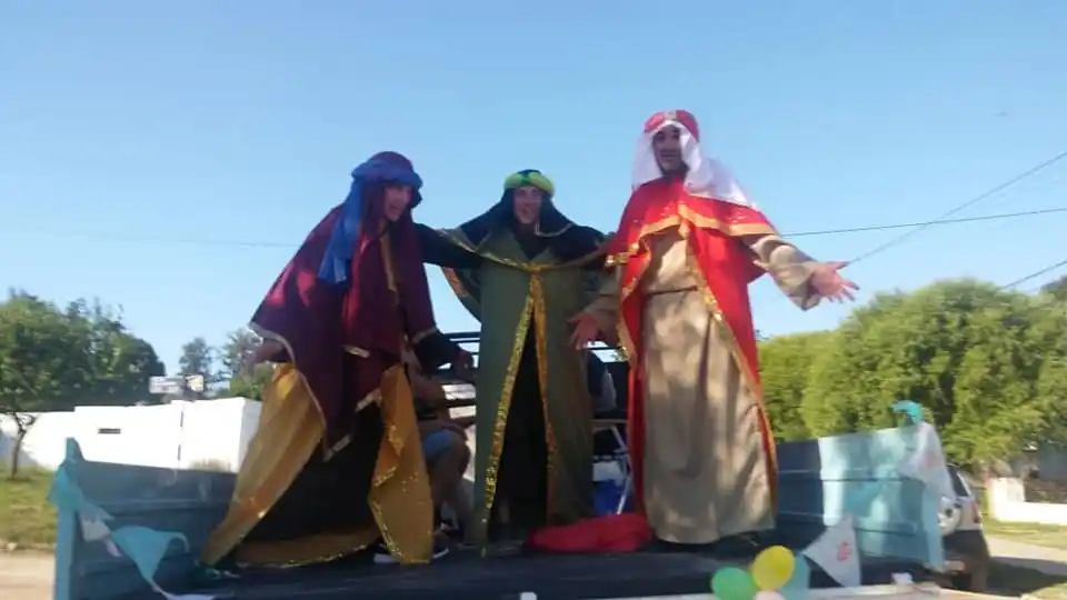 Los  Reyes Magos reparten golosinas esta tarde