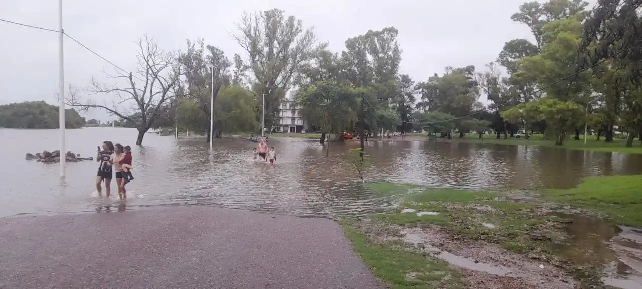 El temporal provocó inundaciones en distintos sectores de la ciudad y alrededores