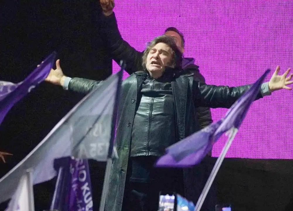 Javier Milei dijo que hay “empate técnico” en PBA  y defendió a su hermana Karina