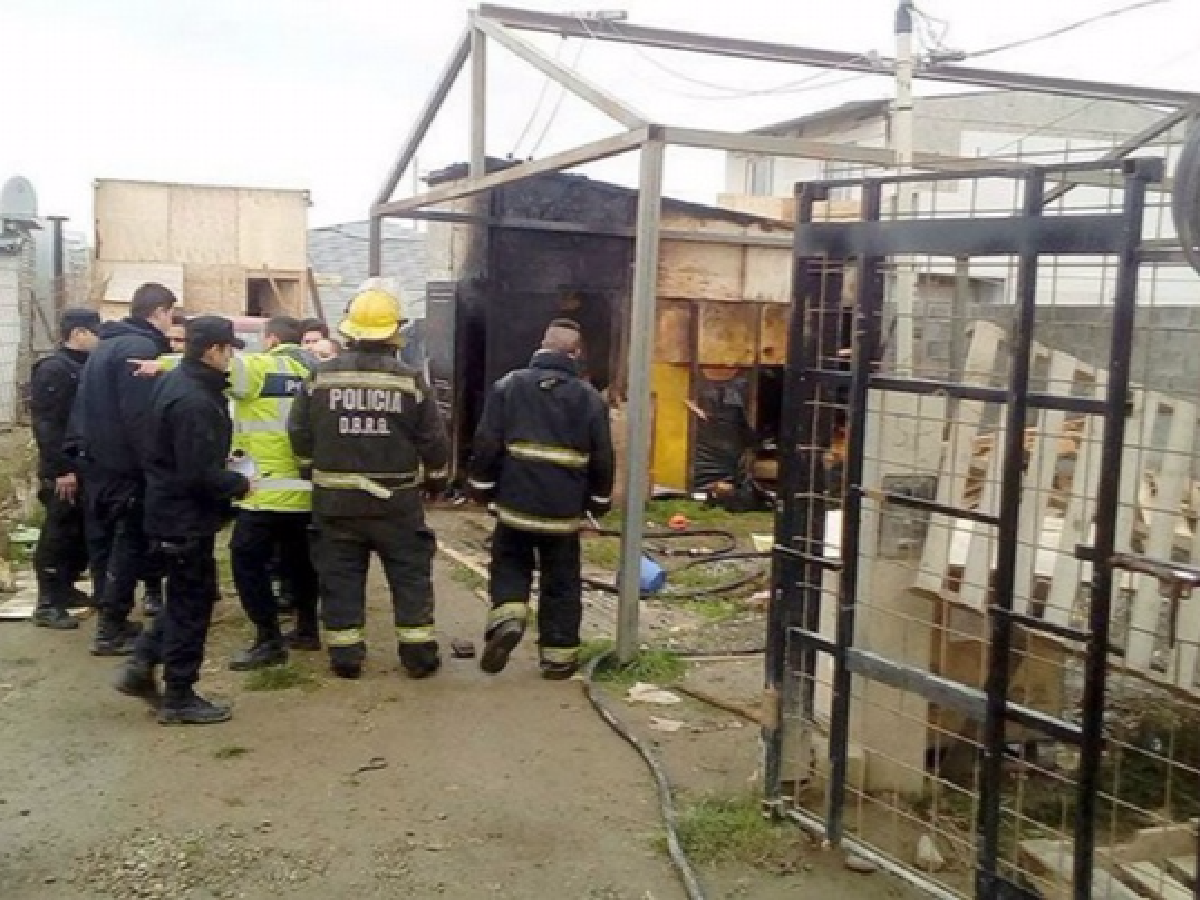 Horror en Río Grande: dos niños murieron en un incendio y uno fue abusado