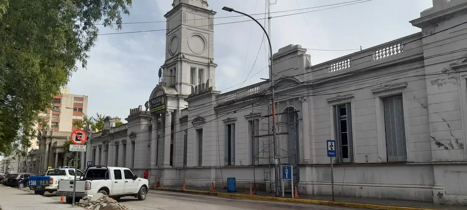 Trabajos en el frente de la Jefatura.
