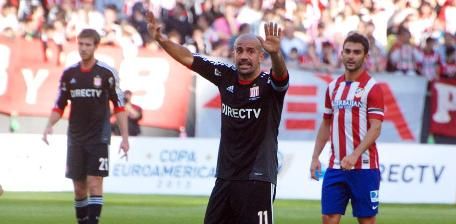 Verón firmó con Estudiantes y jugará el viernes ante Arsenal