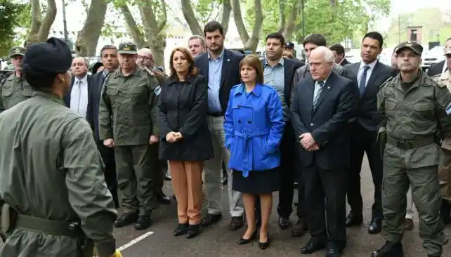 Rosario: Bullrich recibe a un nuevo contingente de Gendarmería