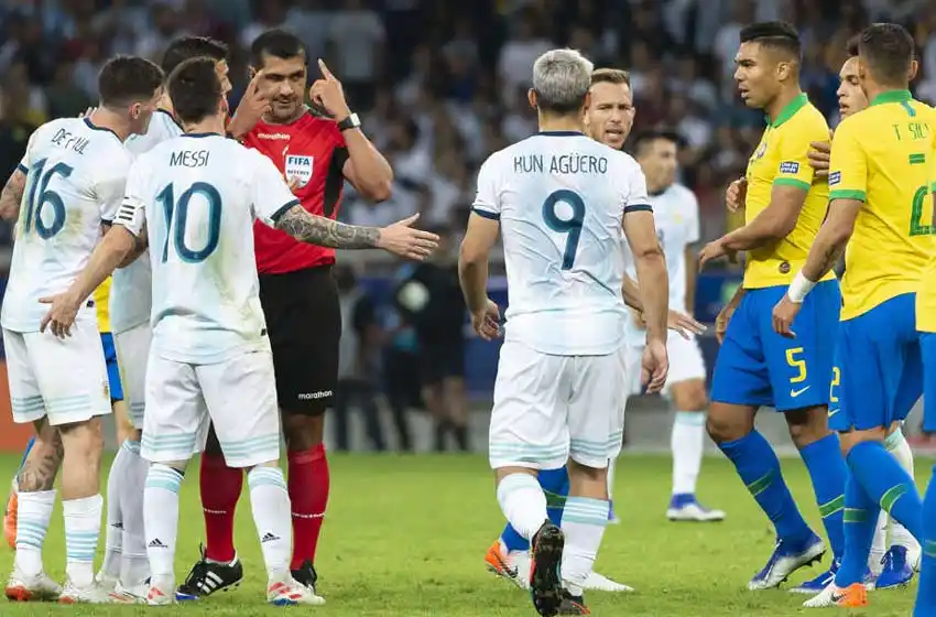 Desde CONMEBOL reconocieron que en Argentina – Brasil falló el VAR