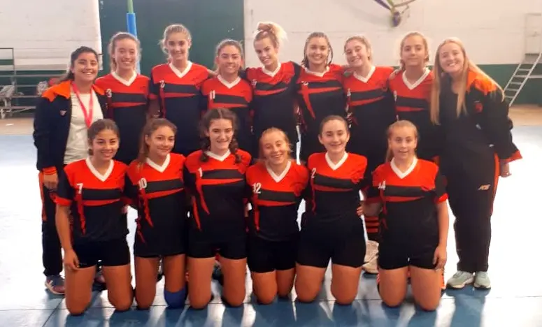 Las chicas de Villa Díaz Vélez  viajan a San Luis a participar del Nacional Sub-17 de cestobol
