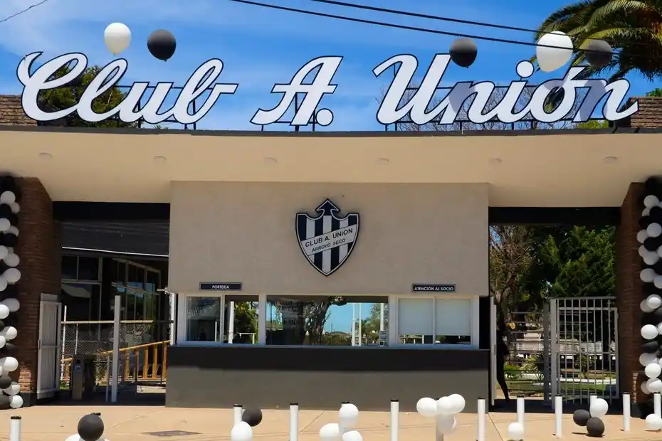 El club anunció tres días de duelo y sus puertas permanecerán cerradas hasta mañana.