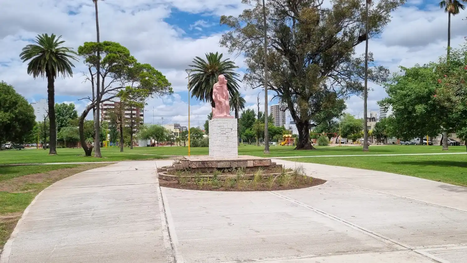 Inauguraron obras de refuncionalización de la plaza Vélez Sarsfield