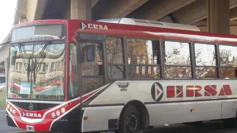 Un violento hecho en el servicio de transporte urbano sacudió la jornada laboral de un chofer de colectivos de la línea 9 de Santa Fe.