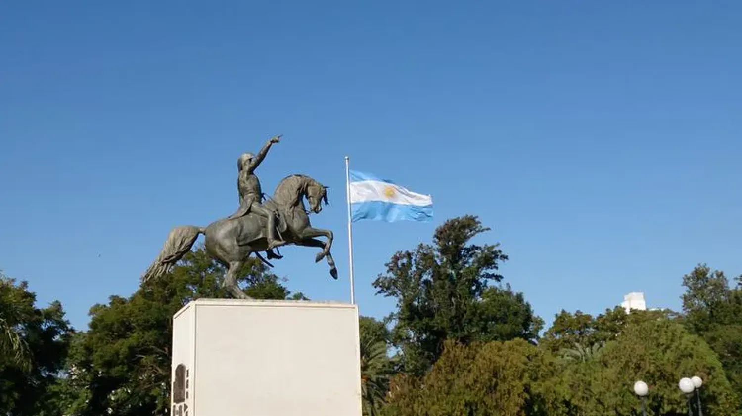 El festejo por el 215° Aniversario de la Revolución de Mayo no se hará al aire libre: ¿Dónde se traslada?