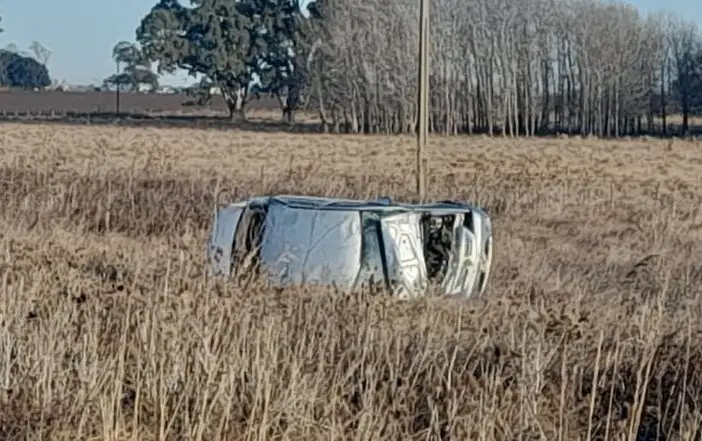 Un herido tras un vuelco en la Ruta 30