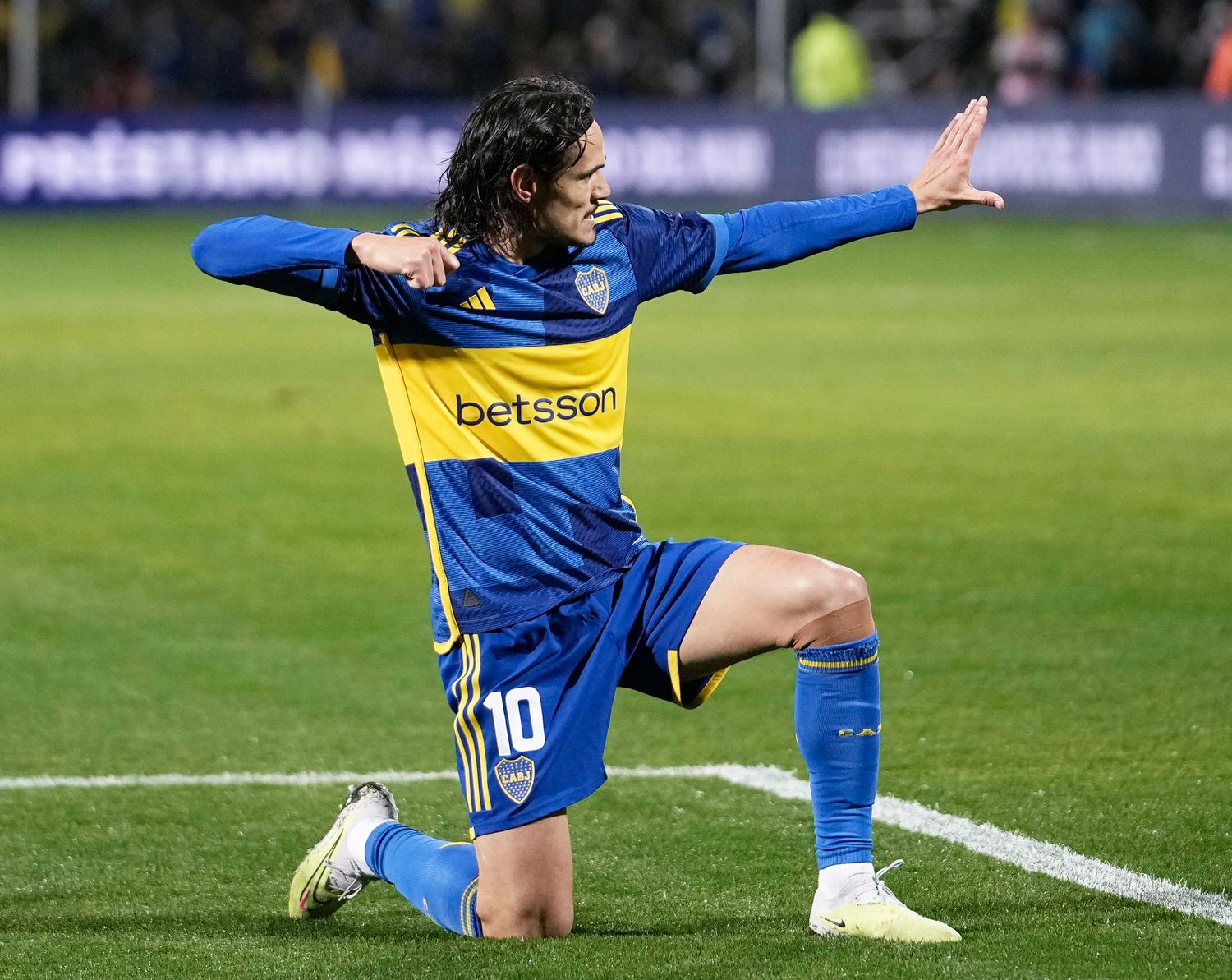 Cavani, titular en Boca.