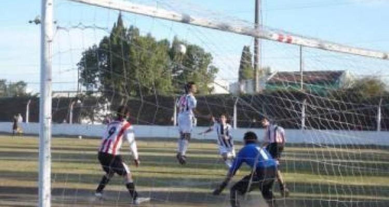 Sportivo cada vez más lejos