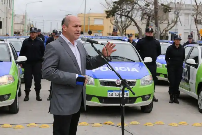 Secco compró 10 patrulleros con fondos propios