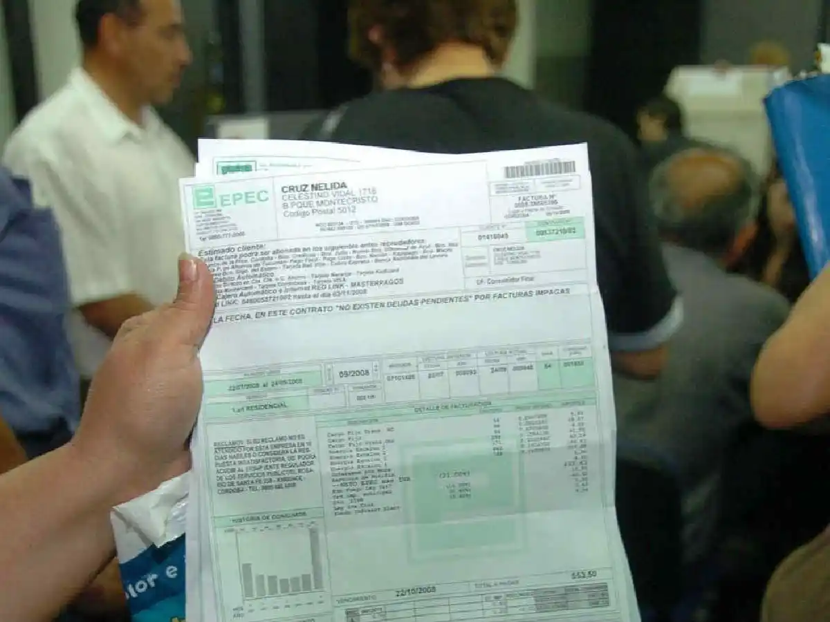 Argentina ya es el tercer país de la región en el que más salario se destina a tarifas de servicios públicos