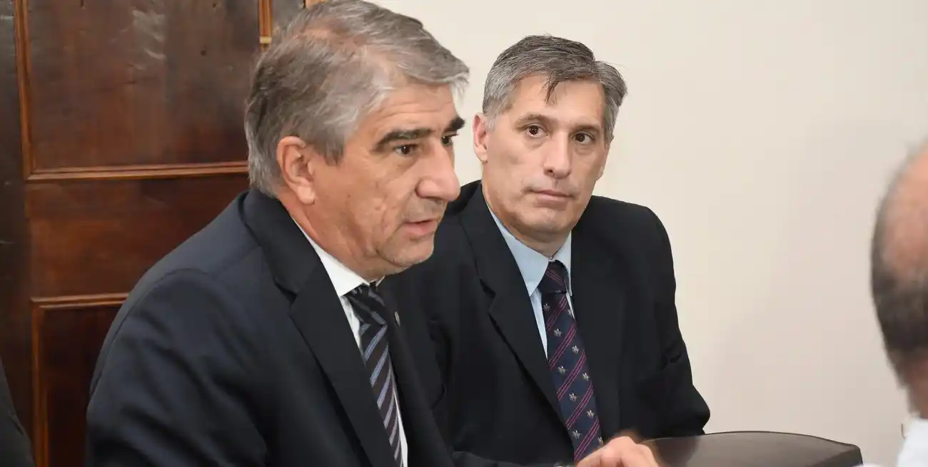 Ministros Fabián Bastía y Pablo Olivares.