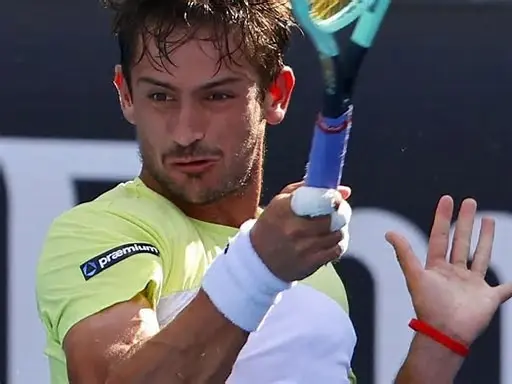 Navone peleó pero no pudo ante Sonego en Miami.