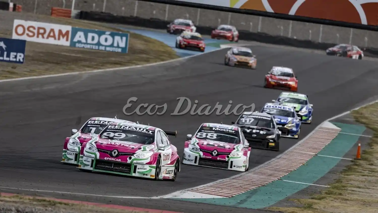 Capurro a bordo de su Renault