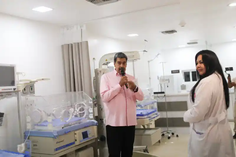 Maduro ofrece financiar a los circuitos más votados el 25MAY