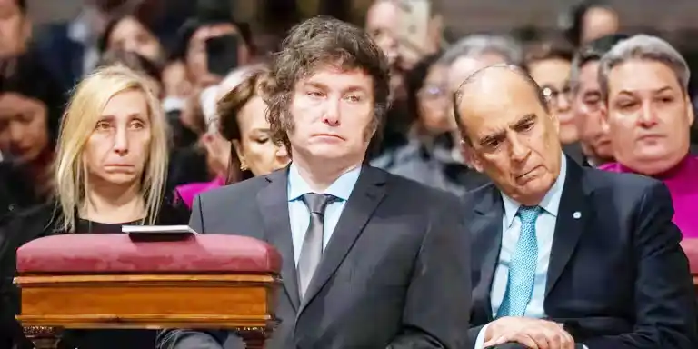 UCR presentó denuncia penal contra Javier Milei por viaje a España