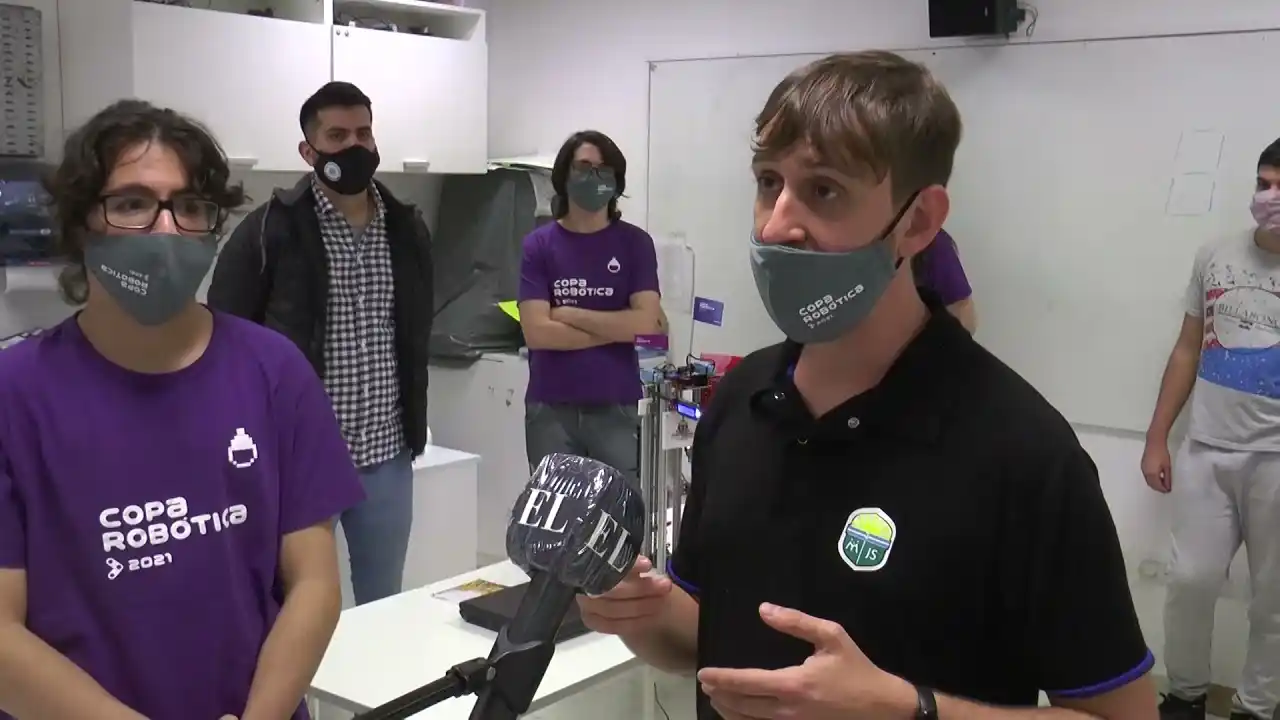 Escuelas santafesinas desarrollaron un robot sanitizador