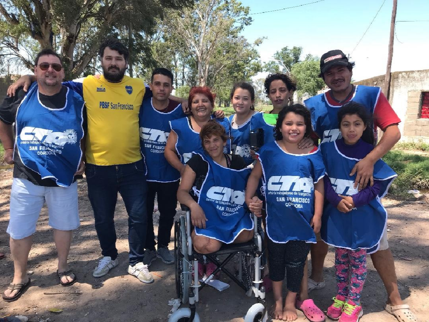 Viviana Vaca, la joven atacada por perros, recibió nueva silla de ruedas