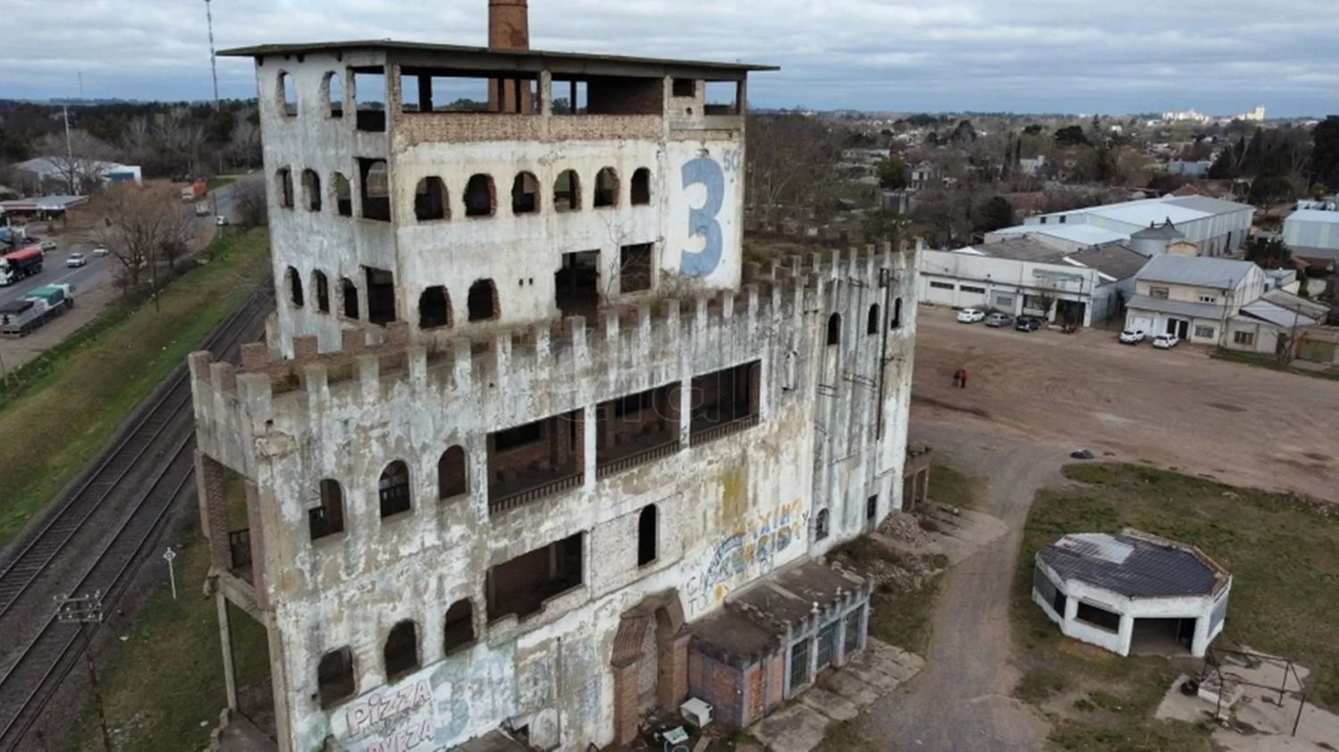 Proponen expropiar un castillo de cinco pisos en Cañuelas