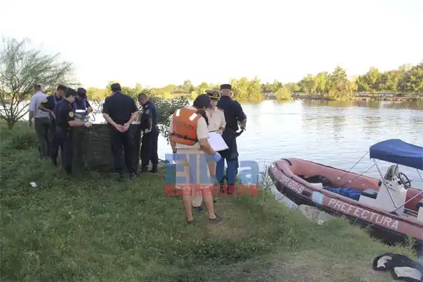Trató de desenganchar una línea de pesca y murió ahogado 