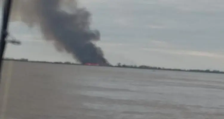 Incertidumbre por un incendio en zona de islas