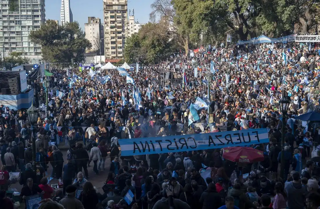 La militancia reunida en Parque Lezama