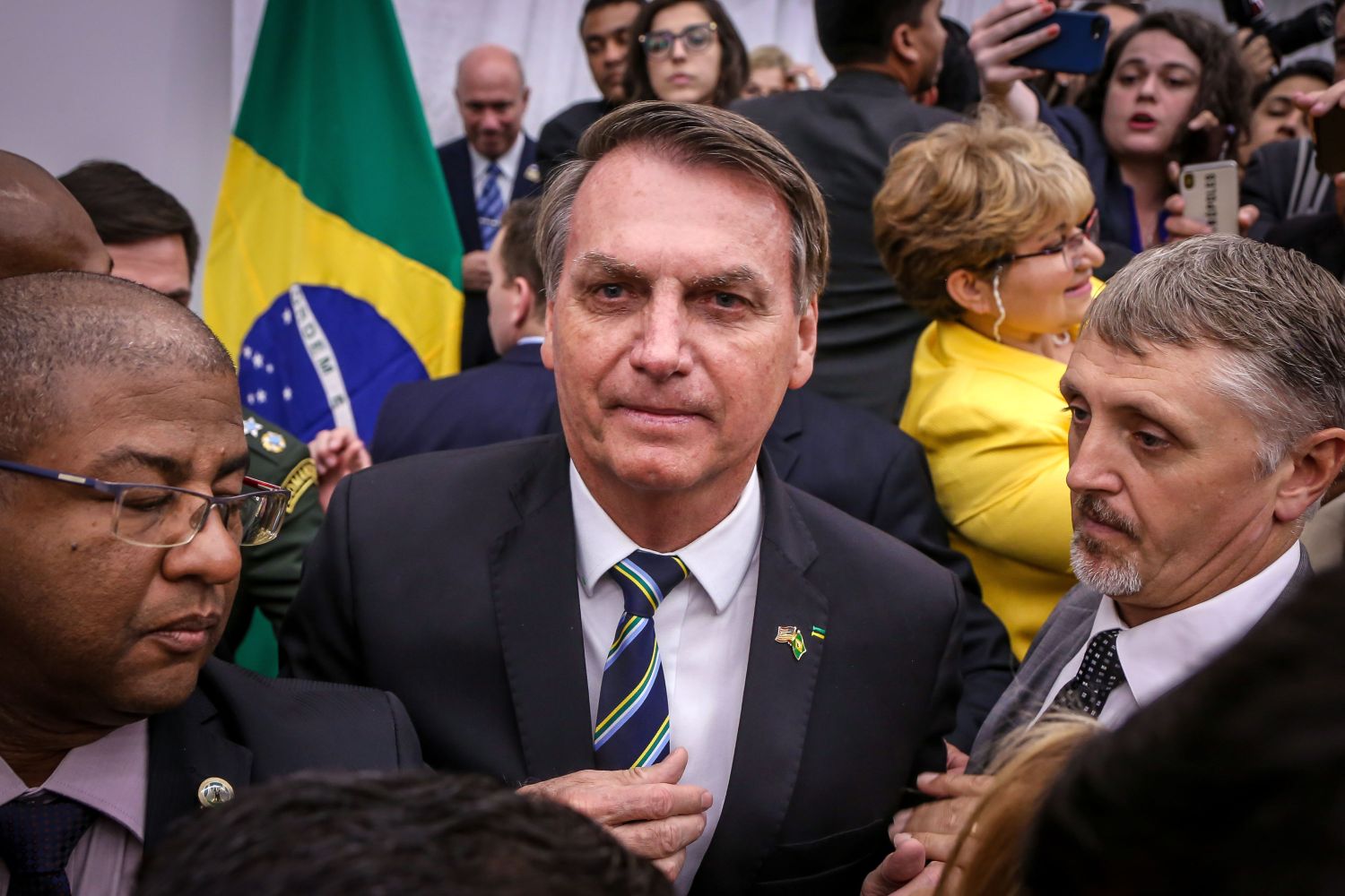 Provocador gesto de Bolsonaro para informar que no tiene coronavirus