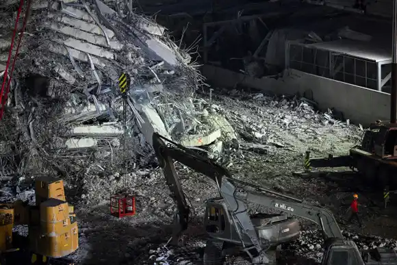 Birmania llora y honra a más de 2.700  FALLECIDOS del terremoto