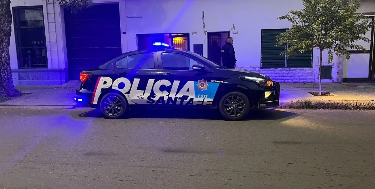 El delincuente salió de la casa junto a la víctima y fue apresado a las pocas cuadras. Crédito: El Litoral.