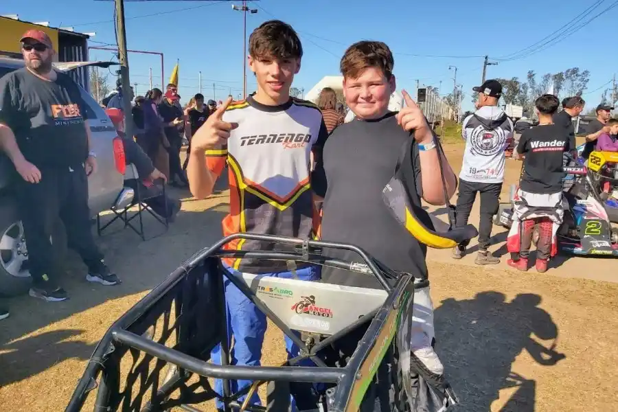 Cuenca y Raimondi ganaron la Carrera de Invitados del Mini Power