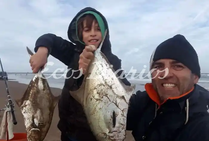 Entusiasmo de los pescadores  por el buen pique de costa