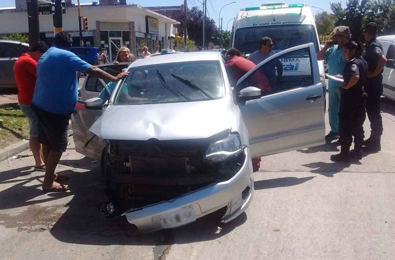 Dobló a la izquierda en la avenida Jara y provocó un fuerte choque