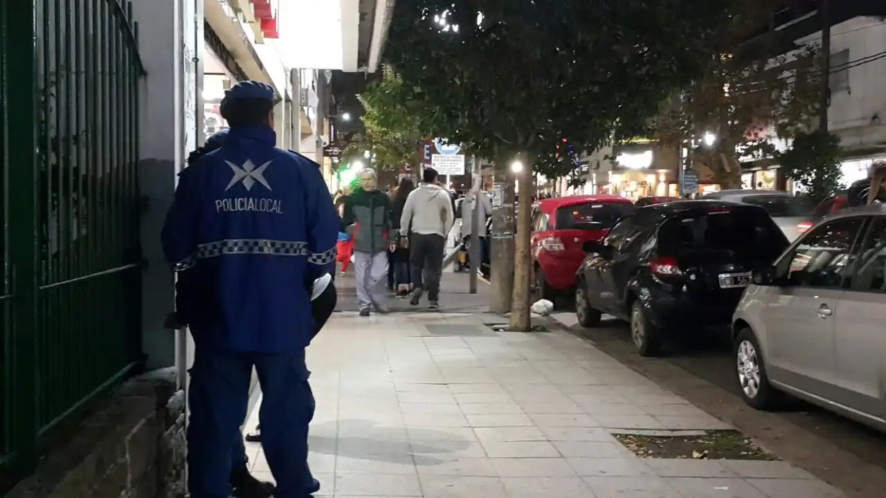 Roban un monedero con el dinero de una jubilación y son detenidos