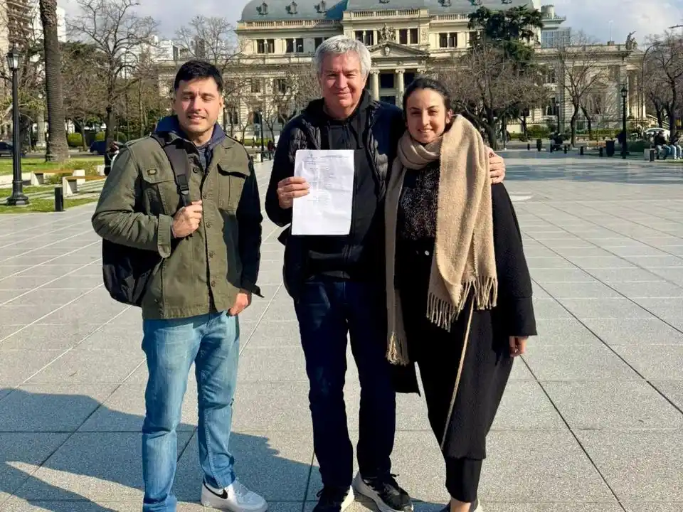 Rivero, junto a los apoderados de Fuerza Patria en La Plata