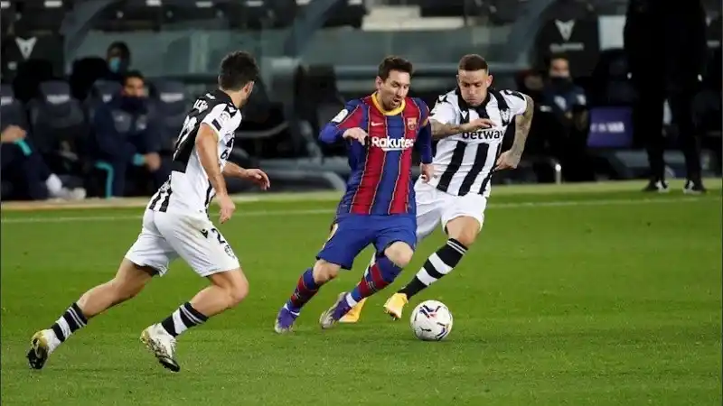 Messi: a uno del récord de Pelé en Santos