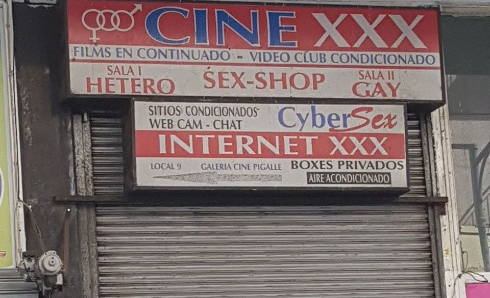 Mar del Plata: Fue a ver una película porno y murió mientras se masturbaba