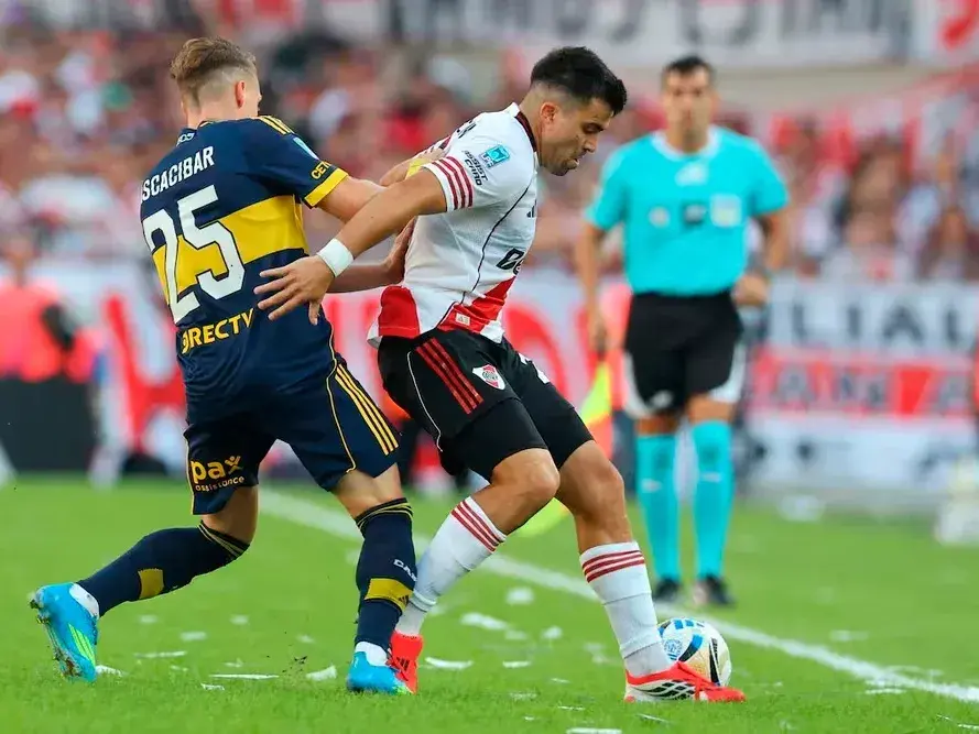 Boca y River se enfrentan en un Superclásico clave por la punta y el futuro continental