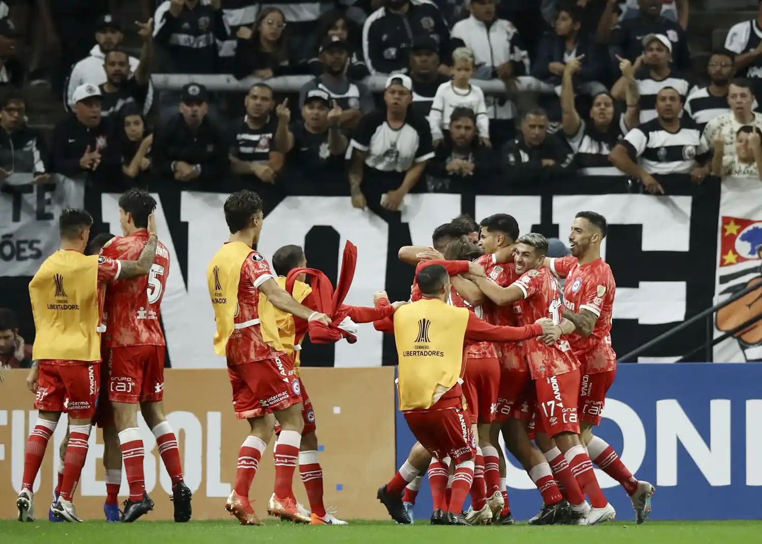En Brasil, enorme triunfo de Argentinos