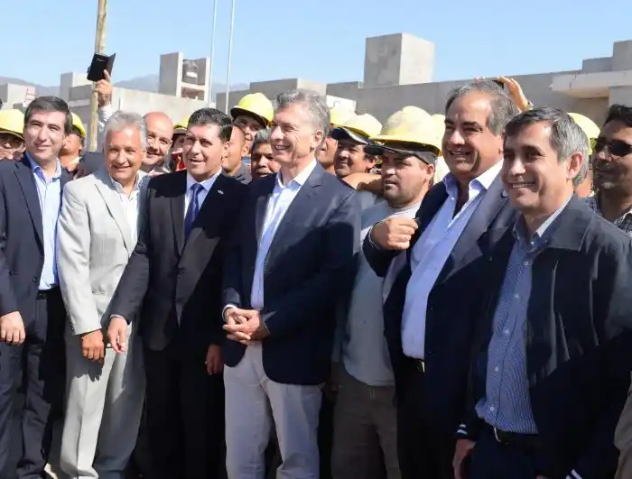 El Presidente visitó La Rioja y estuvo en el Parque Solar de Nonogasta