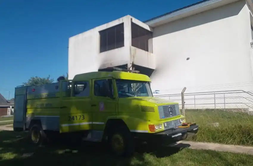 Bomberos controlaron incendio en una escuela de Estación Chapadmalal