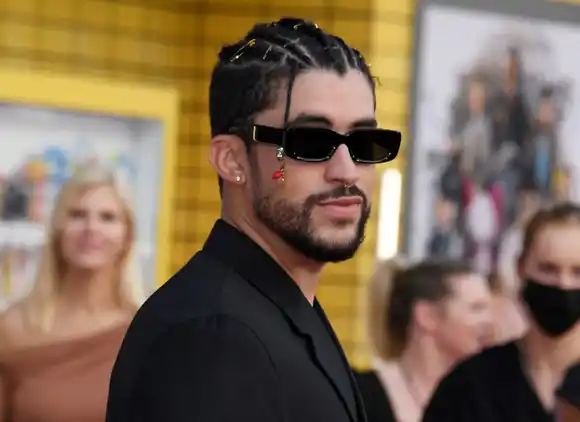 BAD BUNNY y su impacto: publican libro que estudia la influencia del cantante en diversos aspectos de la sociedad