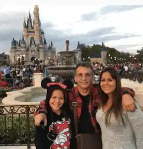 Tony Rodríguez con su hija y Crisbel Henríquez. Foto Instagram