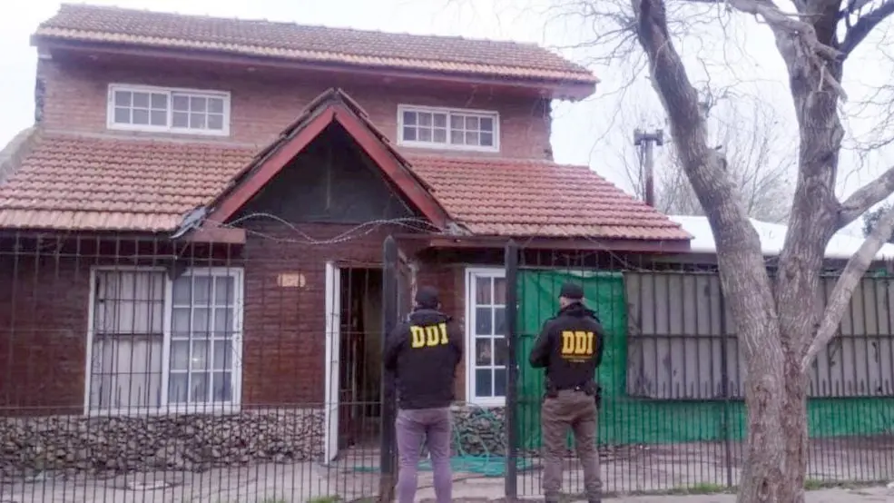 La víctima fue sorprendida por tres delincuentes con rostros cubiertos