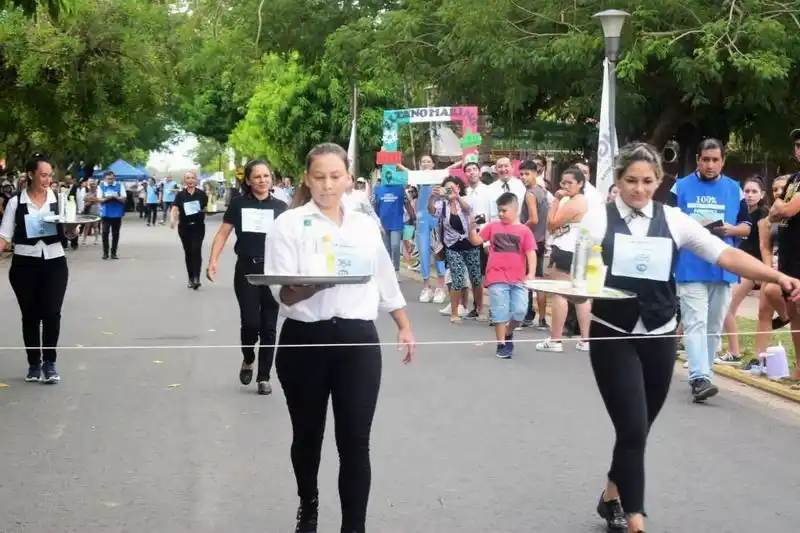 Fiesta del Río, Mate y Tereré: vuelve la 
tradicional Carrera de Mozos y Camareras